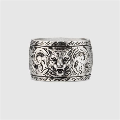 Gucci Anello sottile in argento con dettaglio felino